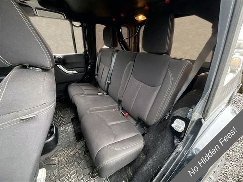 Used 2015 Jeep Wrangler Unlimited Sahara w/ Dual Top Group AWD/4WD image 21
