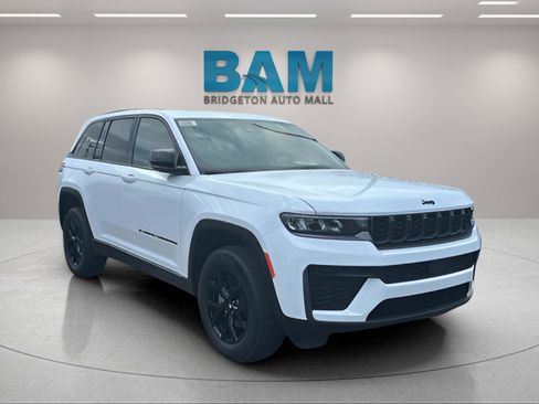 New 2026 Jeep Grand Cherokee Altitude image 1