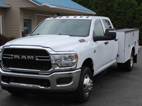 Used 2024 RAM 3500 Tradesman w/ Chrome Appearance Group AWD/4WD image 12