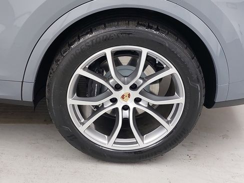 Certified 2025 Porsche Cayenne Coupe image 36