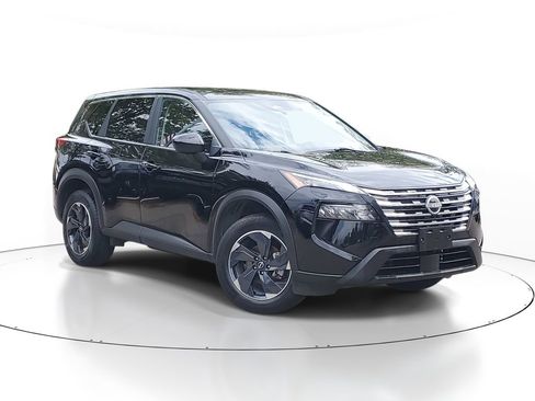 Used 2024 Nissan Rogue SV image 1