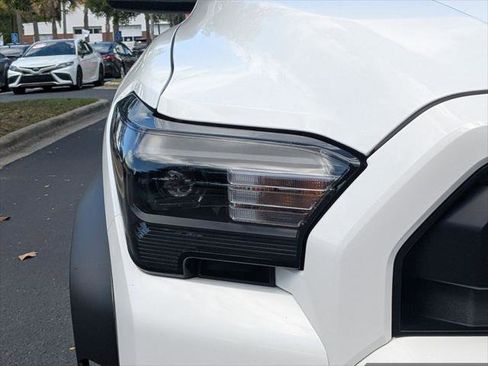 Certified 2025 Toyota 4Runner SR5 AWD/4WD image 12