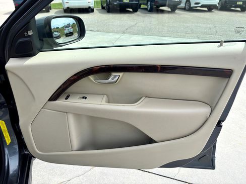 Used 2008 Volvo V70 image 25