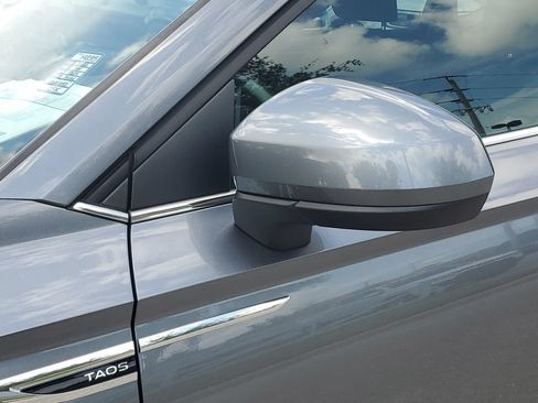 Certified 2022 Volkswagen Taos SE FWD image 14