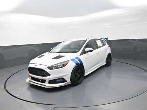 Used 2018 Ford Focus ST image 40