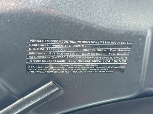 Used 2025 Nissan Rogue SV FWD image 38