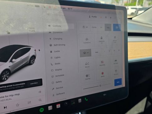 Used 2021 Tesla Model Y Long Range AWD/4WD image 32