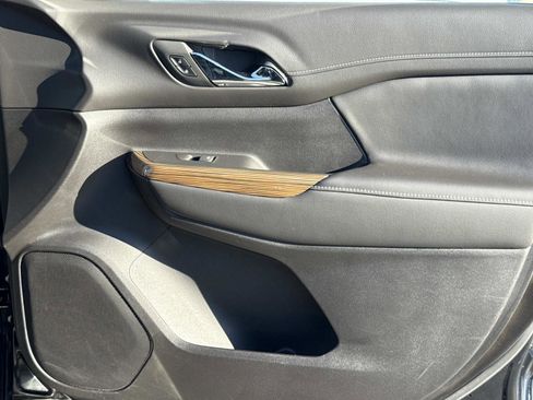 Used 2022 GMC Acadia SLE w/ Driver Convenience Package image 18