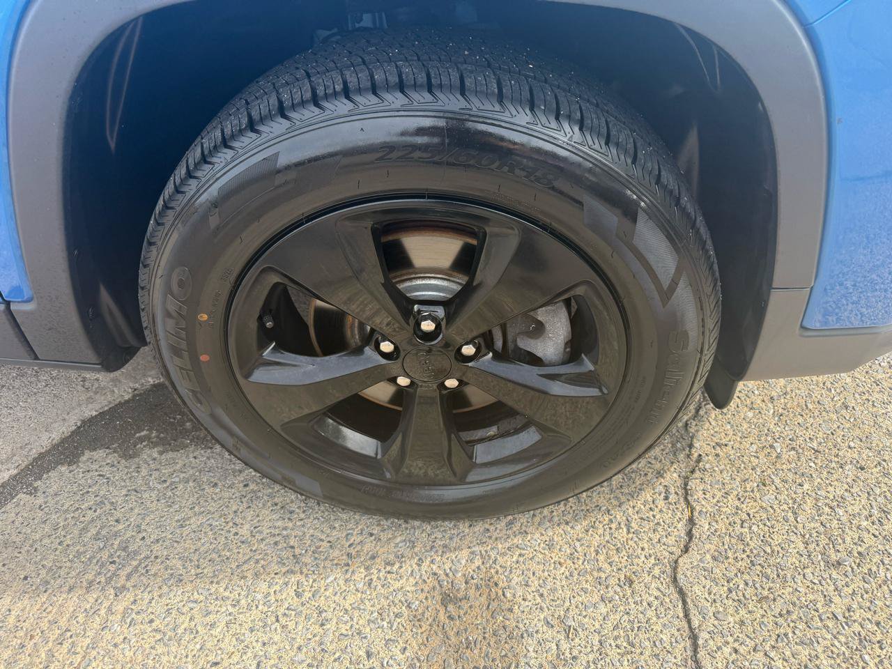 Used 2020 Jeep Cherokee Latitude Plus AWD/4WD image 9