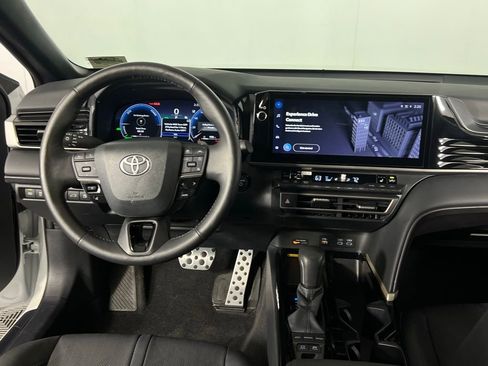Used 2025 Toyota Camry XSE image 14