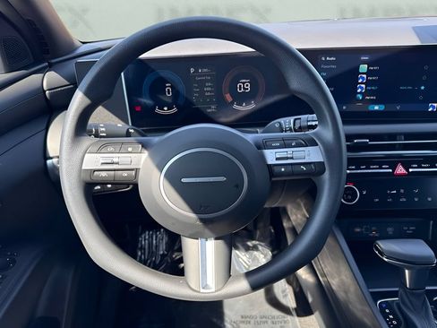 Used 2025 Hyundai Santa Cruz SEL FWD image 13