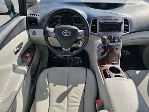 Used 2010 Toyota Venza Limited image 3