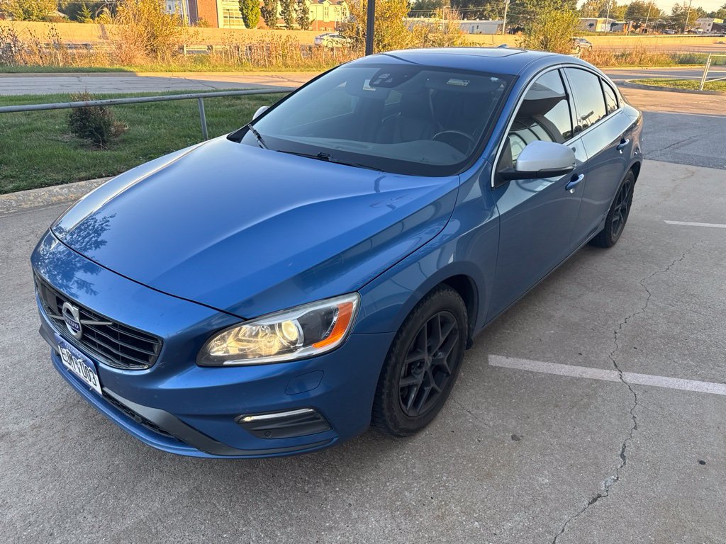 Used 2017 Volvo S60 T6 R-Design Platinum AWD/4WD image 2