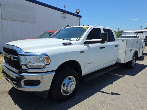 Used 2022 RAM 3500 Tradesman w/ Chrome Appearance Group AWD/4WD image 1