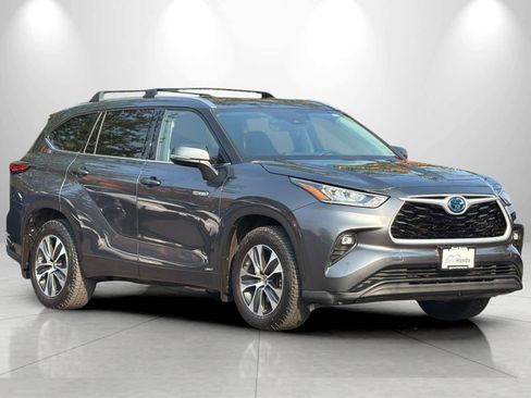 Used 2020 Toyota Highlander XLE AWD/4WD image 9