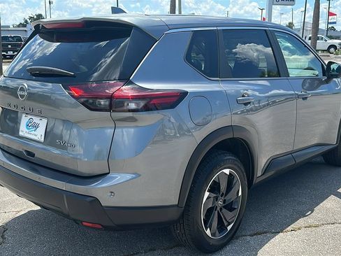 Used 2024 Nissan Rogue SV AWD/4WD image 5