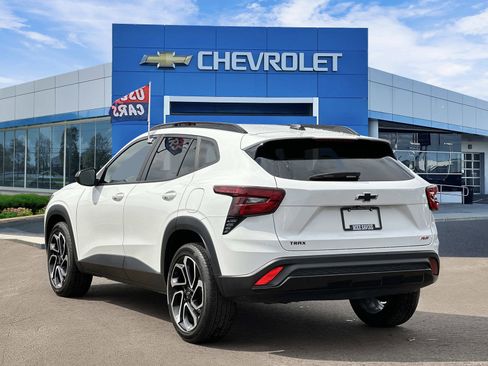 Certified 2024 Chevrolet Trax RS w/ Sunroof Package FWD image 3