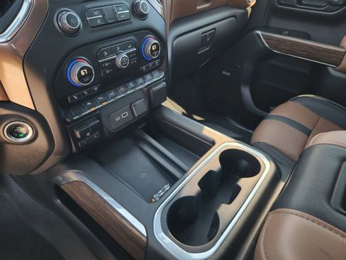 Used 2022 Chevrolet Silverado 1500 High Country w/ Technology Package image 23