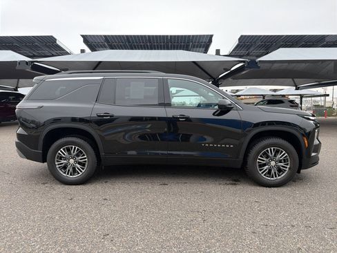 Used 2024 Chevrolet Traverse LT AWD/4WD image 4
