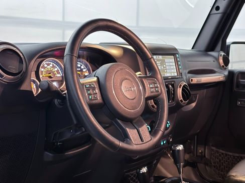 Used 2016 Jeep Wrangler Unlimited Sahara image 21