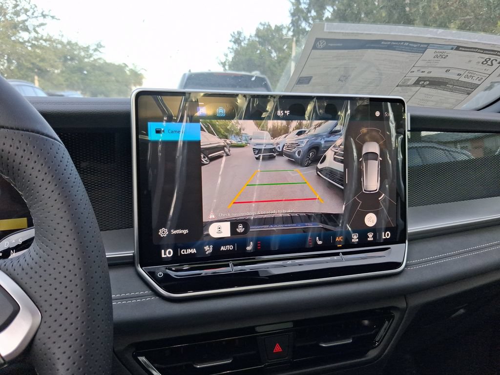 New 2026 Volkswagen Tiguan SE R-Line FWD image 11