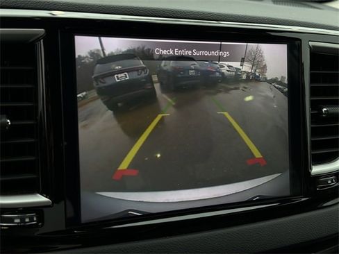 Used 2024 Chrysler Pacifica Touring-L image 26