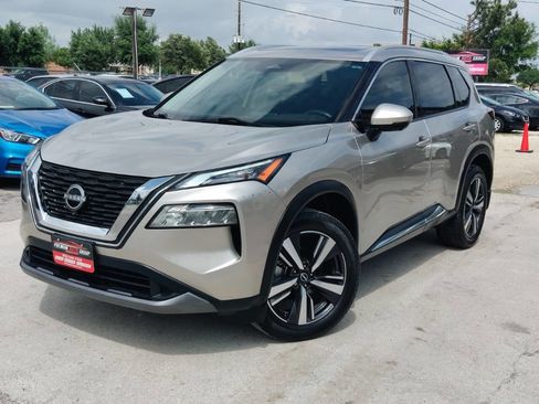 Used 2023 Nissan Rogue SL image 2