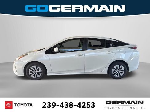 Used 2018 Toyota Prius Two FWD image 3