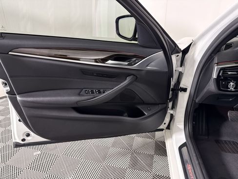 Used 2018 BMW 530i RWD image 13