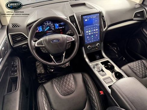 Used 2024 Ford Edge Titanium image 34