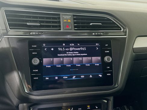 Used 2022 Volkswagen Tiguan SE image 10