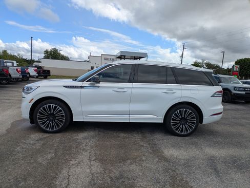 Used 2023 Lincoln Aviator Black Label w/ Class IV Trailer Tow Package AWD/4WD image 7