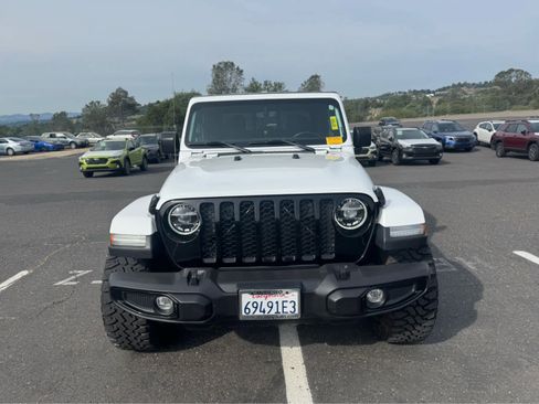 Used 2021 Jeep Gladiator Sport image 2