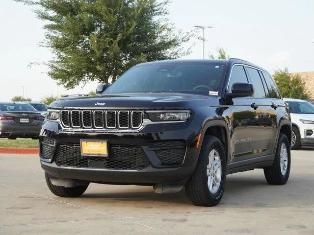 Certified 2024 Jeep Grand Cherokee Laredo RWD image 3