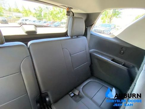 Used 2021 Chevrolet Traverse LT w/ LT Premium Package AWD/4WD image 25