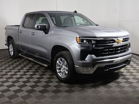 Used 2024 Chevrolet Silverado 1500 LT image 2