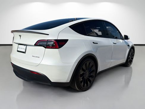 Used 2023 Tesla Model Y Performance AWD/4WD image 3