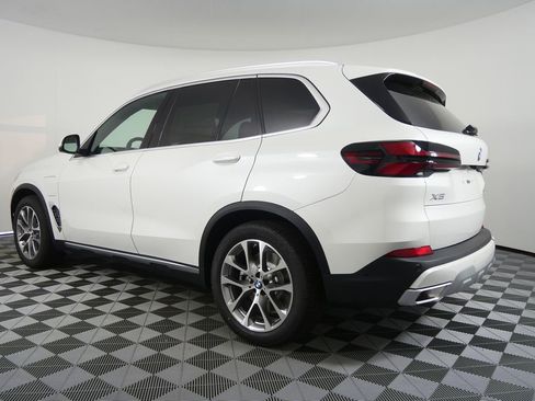 Used 2026 BMW X5 xDrive50e image 5
