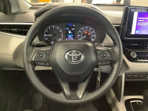 Used 2025 Toyota Corolla Cross L AWD/4WD image 14
