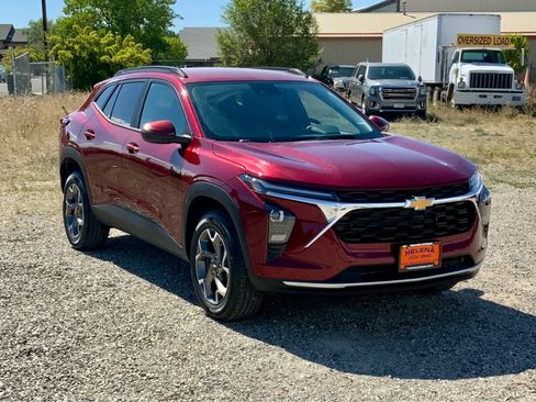 New 2025 Chevrolet Trax LT w/ Driver Confidence Package image 7