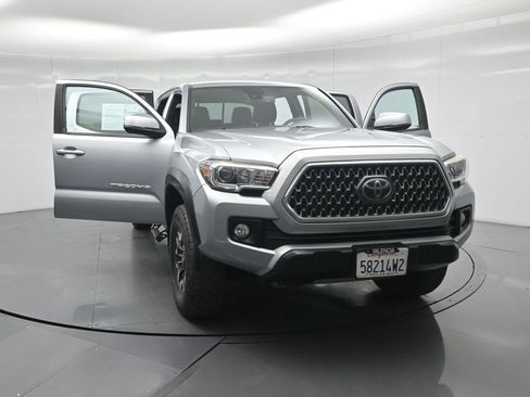 Used 2019 Toyota Tacoma TRD Off-Road w/ Technology Package AWD/4WD image 31
