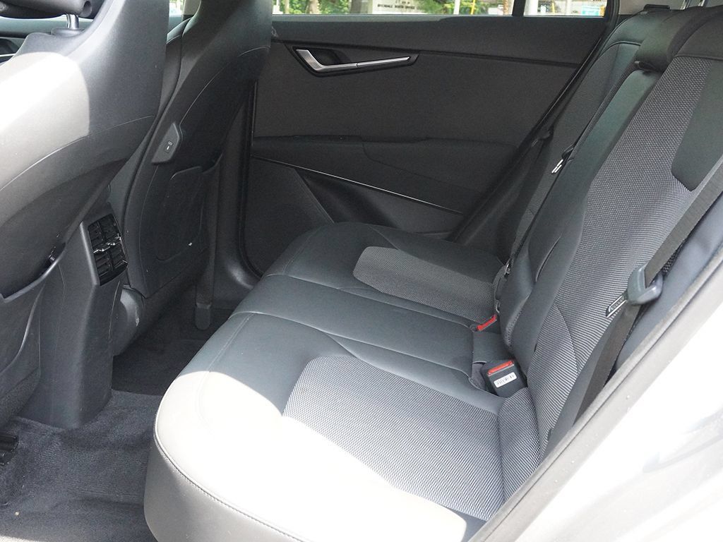 Used 2023 Kia Niro EX FWD image 31