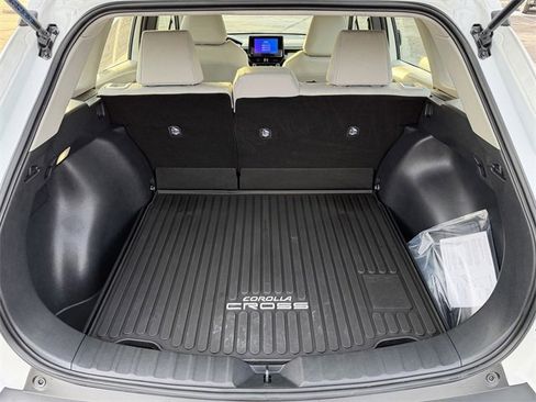 Used 2024 Toyota Corolla Cross L image 16