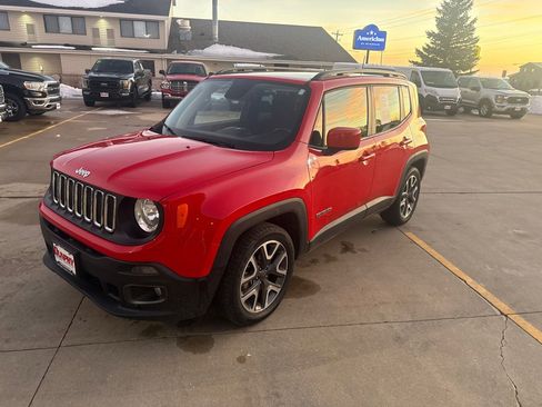 Used 2018 Jeep Renegade Latitude w/ Cold Weather Group image 1