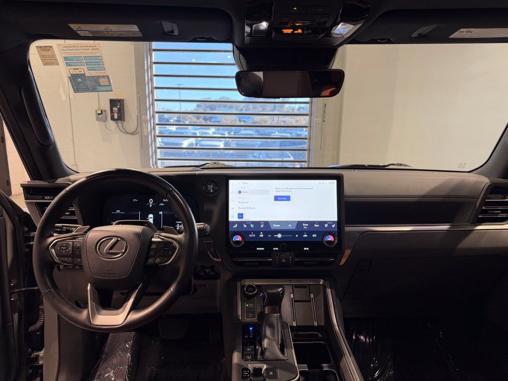 Used 2024 Lexus GX 550 w/ Accessory Package (Z1) AWD/4WD image 37