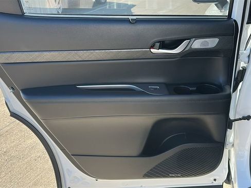 Used 2023 Hyundai Palisade Limited image 32