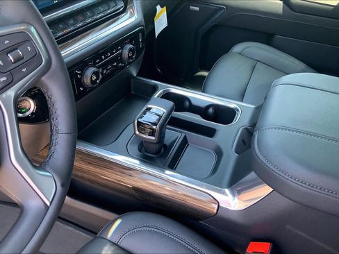 Used 2024 Chevrolet Silverado 1500 LT Trail Boss w/ Convenience Package II image 7