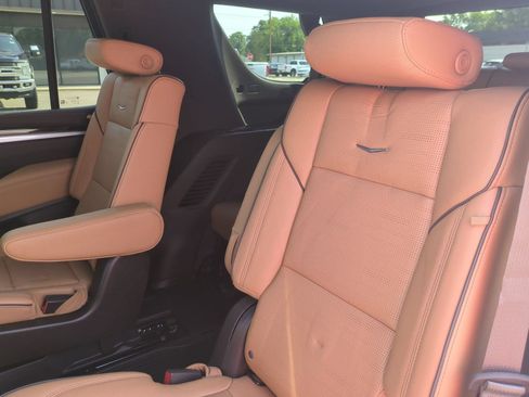 Certified 2025 Cadillac Escalade Premium Luxury w/ Touring Package AWD/4WD image 24