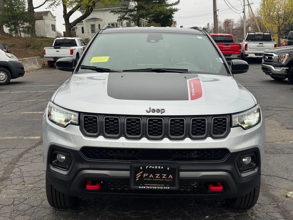 Used 2025 Jeep Compass Trailhawk AWD/4WD image 9