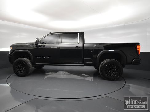 Used 2024 GMC Sierra 2500 Denali Ultimate AWD/4WD image 3